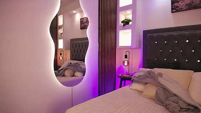 Snapshot of Fancy_Vixen chatting on March 6, 3:25 am Fancy Vixen online show from March 6, 3:25 am