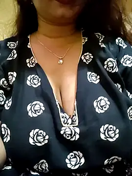 PARI51 online show from April 21, 7:50 pm