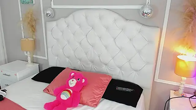 saryth hott online show from March 7, 4:37 pm