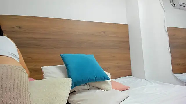 luz-miiaa online show from February 12, 12:00 pm