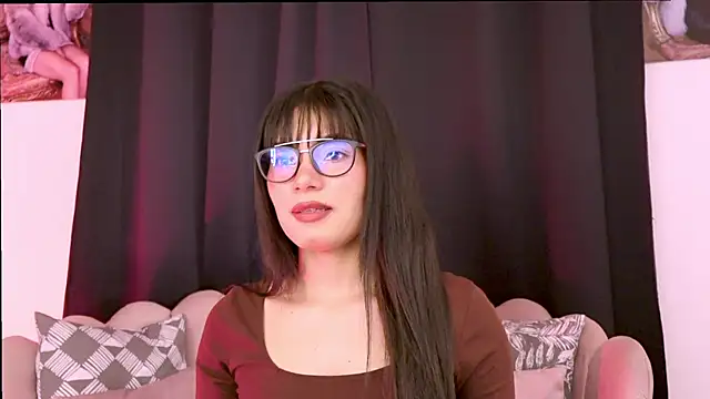 dakotacollins  online show from April 9, 2:55 am