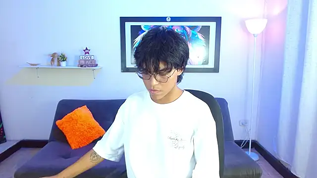 Maecum18 online show from February 10, 9:52 pm