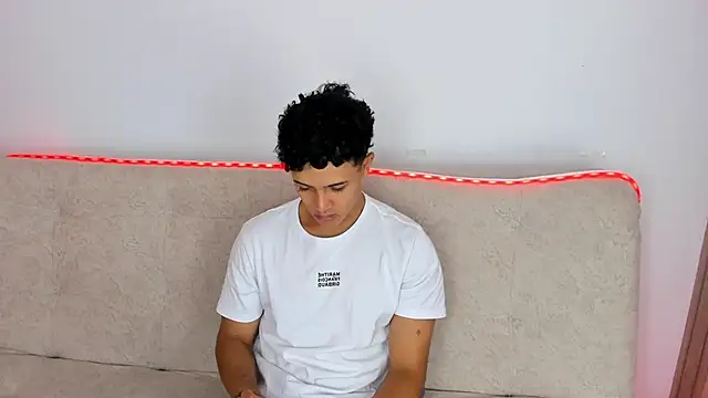  Alex Colton online show from April 8, 10:10 pm