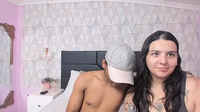 Snapshot of dafne_and_erick_ chatting on July 2, 9:43 pm dafne and erick online show from July 2, 9:43 pm