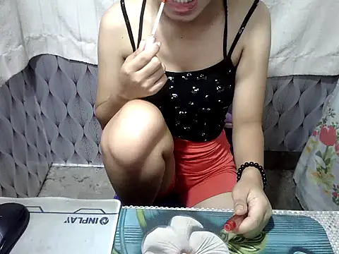 Snapshot of HornyWetPussy4u chatting on July 2, 7:47 am HornyWetPussy4u online show from July 2, 7:47 am