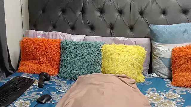 Snapshot of DickDivaXX chatting on February 20, 4:42 am DickDivaXX online show from February 20, 4:42 am