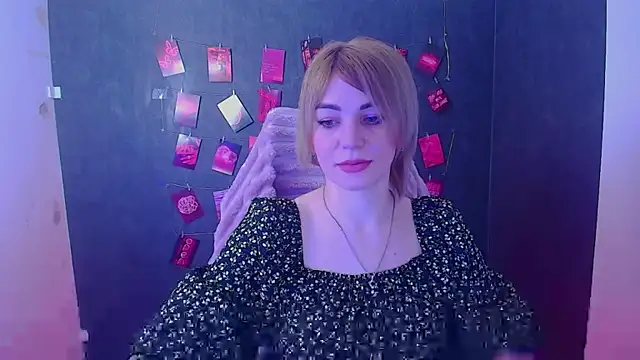 CuttieEmma online show from March 8, 6:39 am