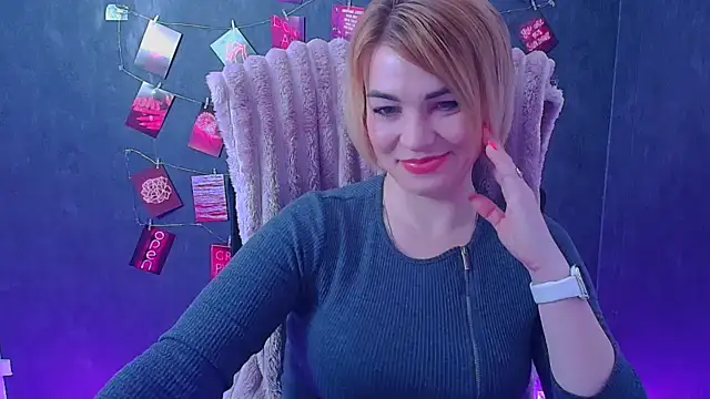 Snapshot of CuttieEmma chatting on April 29, 5:55 am CuttieEmma online show from April 29, 5:55 am