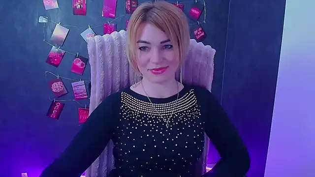 Snapshot of CuttieEmma chatting on May 2, 11:48 am CuttieEmma online show from May 2, 11:48 am