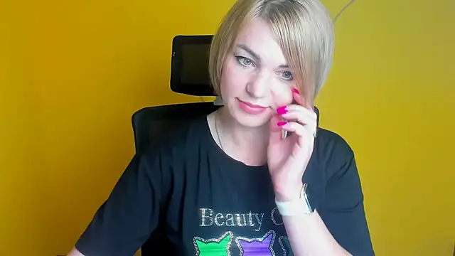 CuttieEmma online show from July 1, 11:45 am