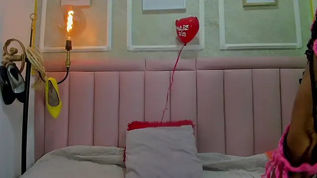 Luna cocoa online show from February 18, 1:18 pm