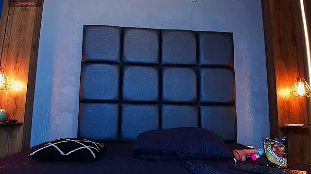 CORAL FOX online show from April 14, 2:06 am