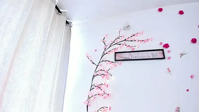 NicoRobinx online show from April 21, 1:06 pm