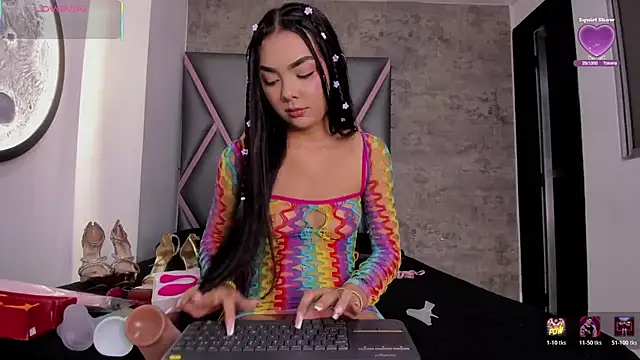 Emily-Queen03 online show from April 23, 3:08 am