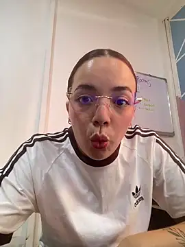 Snapshot of Miss_Dior2 chatting on February 9, 3:38 pm Miss Dior2 online show from February 9, 3:38 pm