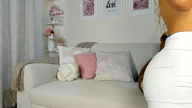 Mia Rosee1 online show from February 13, 11:56 pm