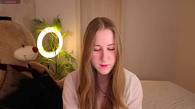 CassieReborn online show from March 3, 4:24 pm