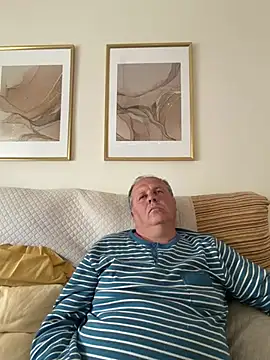 Snapshot of YachtCaptain10 chatting on May 4, 5:53 pm YachtCaptain10 online show from May 4, 5:53 pm
