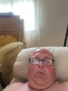 Snapshot of YachtCaptain10 chatting on May 5, 4:37 pm YachtCaptain10 online show from May 5, 4:37 pm