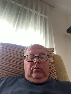 Snapshot of YachtCaptain10 chatting on May 6, 10:31 am YachtCaptain10 online show from May 6, 10:31 am