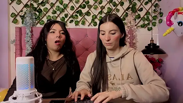 Valkiria-and-Dione online show from April 11, 7:29 pm