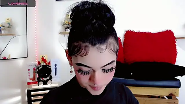 NathalialLooes online show from February 19, 4:52 am