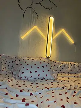 AlyaX X online show from April 21, 1:06 pm