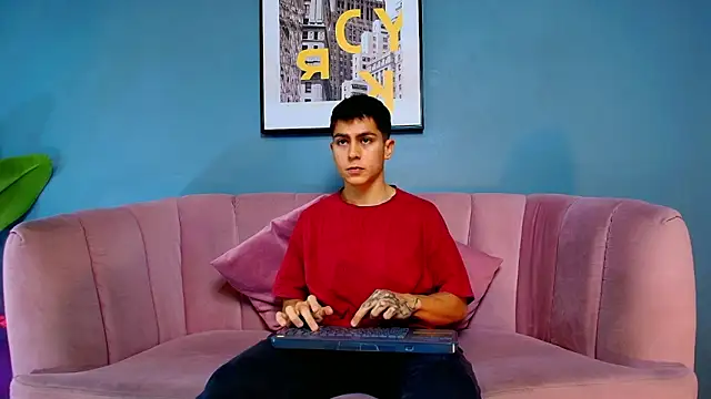 Snapshot of Aron_pulse chatting on February 2, 1:21 pm Aron pulse online show from February 2, 1:21 pm