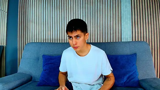 Snapshot of Aron_pulse chatting on February 21, 1:23 pm Aron pulse online show from February 21, 1:23 pm