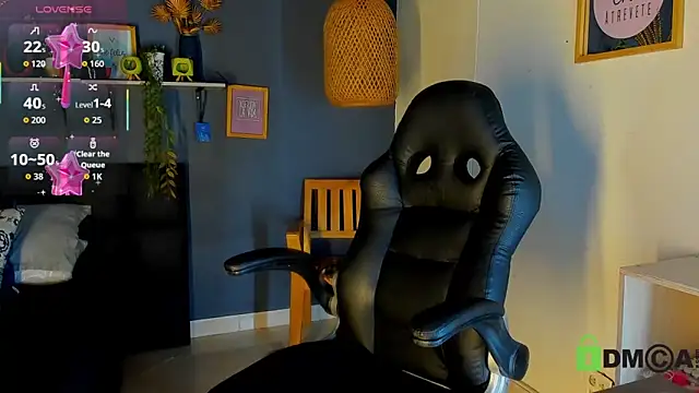 eliza pink24 online show from March 31, 6:30 pm