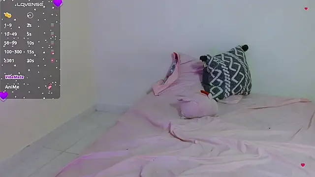 kimwii1 online show from March 6, 5:15 am