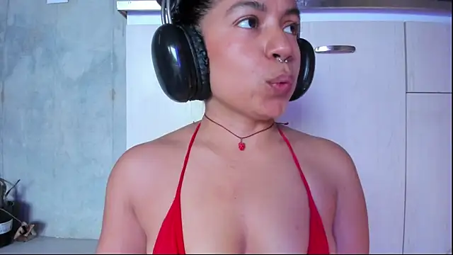 Snapshot of chiarafustox chatting on August 2, 2:15 pm chiarafustox online show from August 2, 2:15 pm