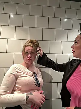 nikkiuk online show from February 21, 8:32 pm