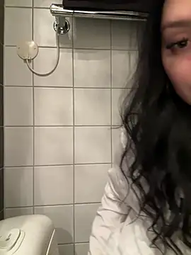 nikkiuk online show from February 22, 9:41 am