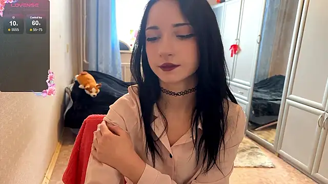 UrBabeLuna online show from February 3, 6:40 am