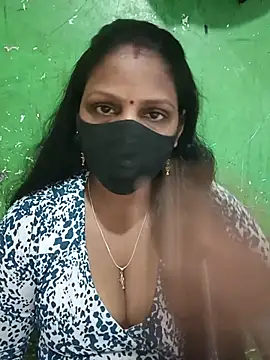 Snapshot of Parul-009 chatting on July 16, 4:40 am Parul-009 online show from July 16, 4:40 am