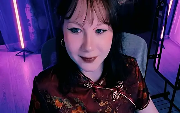 Snapshot of marty_bree chatting on June 18, 5:17 pm marty bree online show from June 18, 5:17 pm
