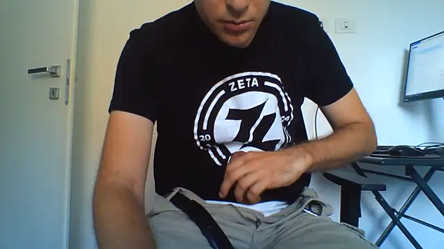 Snapshot of andre_italy chatting on July 20, 8:50 am andre italy online show from July 20, 8:50 am