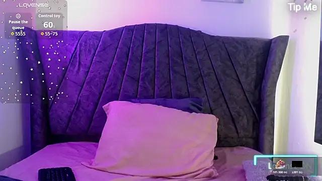 Snapshot of Iris_bloom69 chatting on March 6, 12:56 pm Iris bloom69 online show from March 6, 12:56 pm