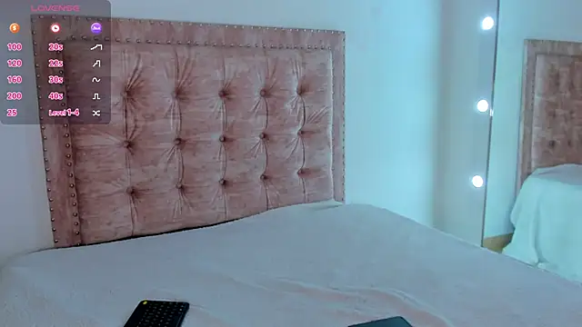 Jennifer Lee  online show from March 29, 3:17 am