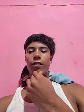 Snapshot of Adan21_cm chatting on July 25, 6:22 am Adan21 cm online show from July 25, 6:22 am
