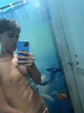 Snapshot of Adan21_cm chatting on August 3, 3:27 am Adan21 cm online show from August 3, 3:27 am