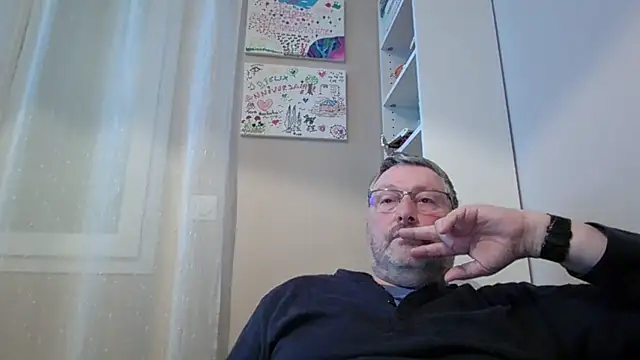 Snapshot of doudou310 chatting on February 17, 5:15 am doudou310 online show from February 17, 5:15 am