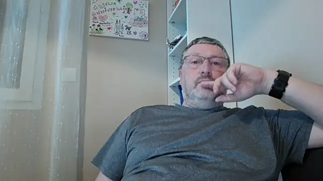 Snapshot of doudou310 chatting on February 27, 5:18 am doudou310 online show from February 27, 5:18 am