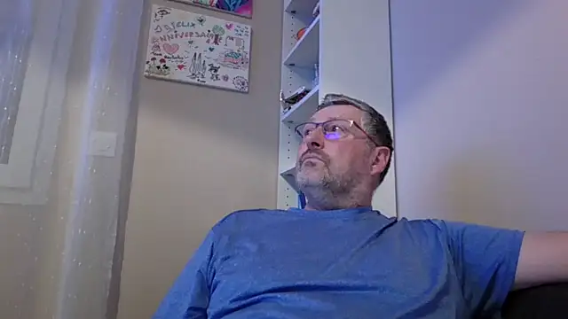 Snapshot of doudou310 chatting on February 28, 4:57 am doudou310 online show from February 28, 4:57 am