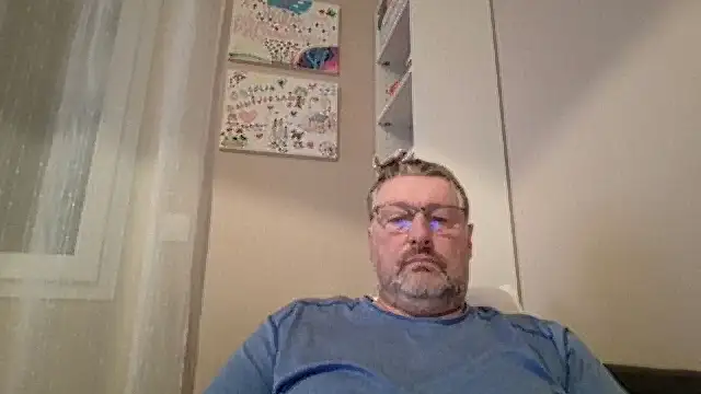 Snapshot of doudou310 chatting on March 3, 5:13 am doudou310 online show from March 3, 5:13 am