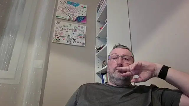 Snapshot of doudou310 chatting on March 6, 4:53 am doudou310 online show from March 6, 4:53 am