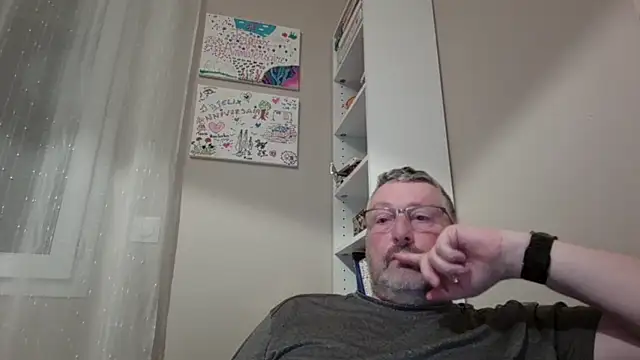 Snapshot of doudou310 chatting on March 8, 2:48 am doudou310 online show from March 8, 2:48 am