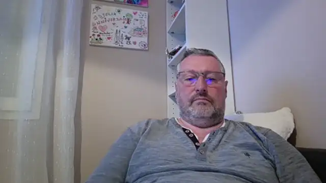 doudou310 online show from April 25, 4:04 am