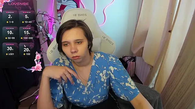 Scarlet Sirenn online show from February 17, 8:33 am